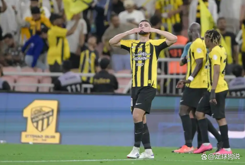 尤文图斯场边指挥情绪激动，拜仁队员怒摔水瓶的简单介绍-乐动官方网站